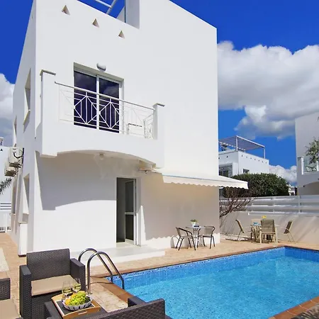 Nissinia - Nissi Area * Ayia Napa